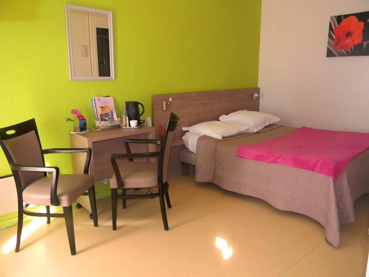 Studio with Double Bed in Jonzac, Région de Jonzac