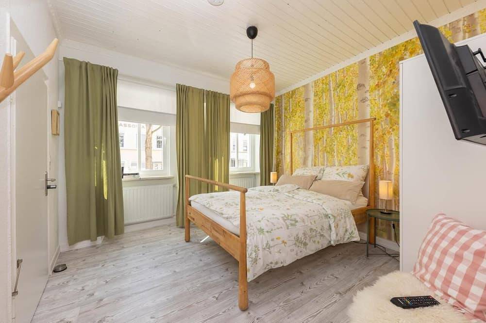 Ganze Wohnung, Verbingen Sie Ihren Urlaub im Feriennest Haus Braunfels. 
Das Apartment \"Waldnest\" bietet Platz für bis zu 2 Personen und schafft dank seiner Einrichtung mit Waldelementen einen Wohlfühlort für Naturliebhaber. in Bad Ems, Lahn-Taunus