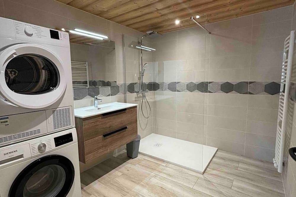 Séjournez Dans Cette Authentique Ferme Récemment Rénovée in Montriond, Les Portes du Soleil