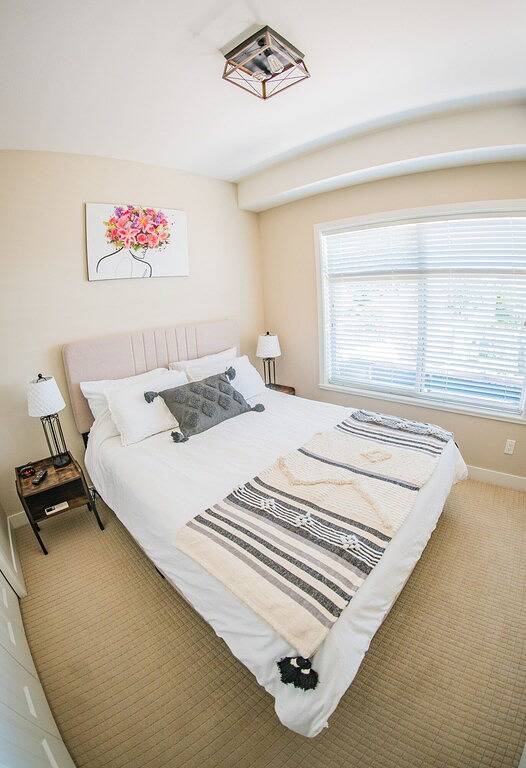 Ganze Wohnung, Top floor!Mission Hill and lake view. Gym,pool,sauna,and more! Mins to the lake in Crystal Mountain