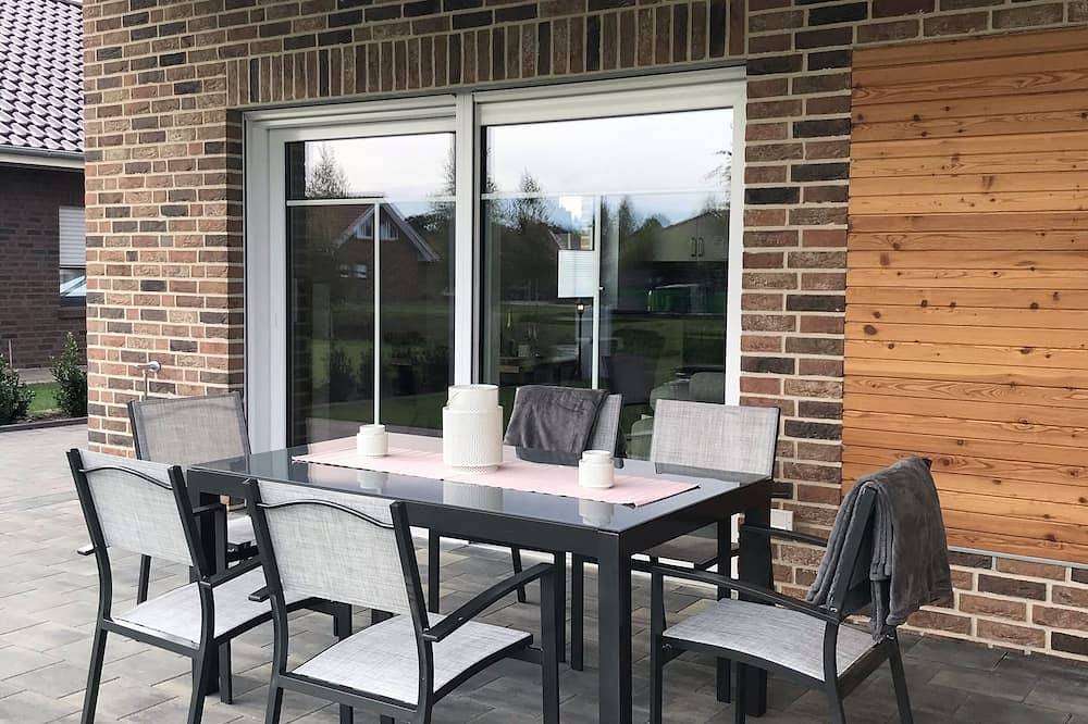 Ganze Wohnung, Beautiful holiday apartment with sauna and wood-burning stove on the water and close to the beach in Geeste, Hasetal