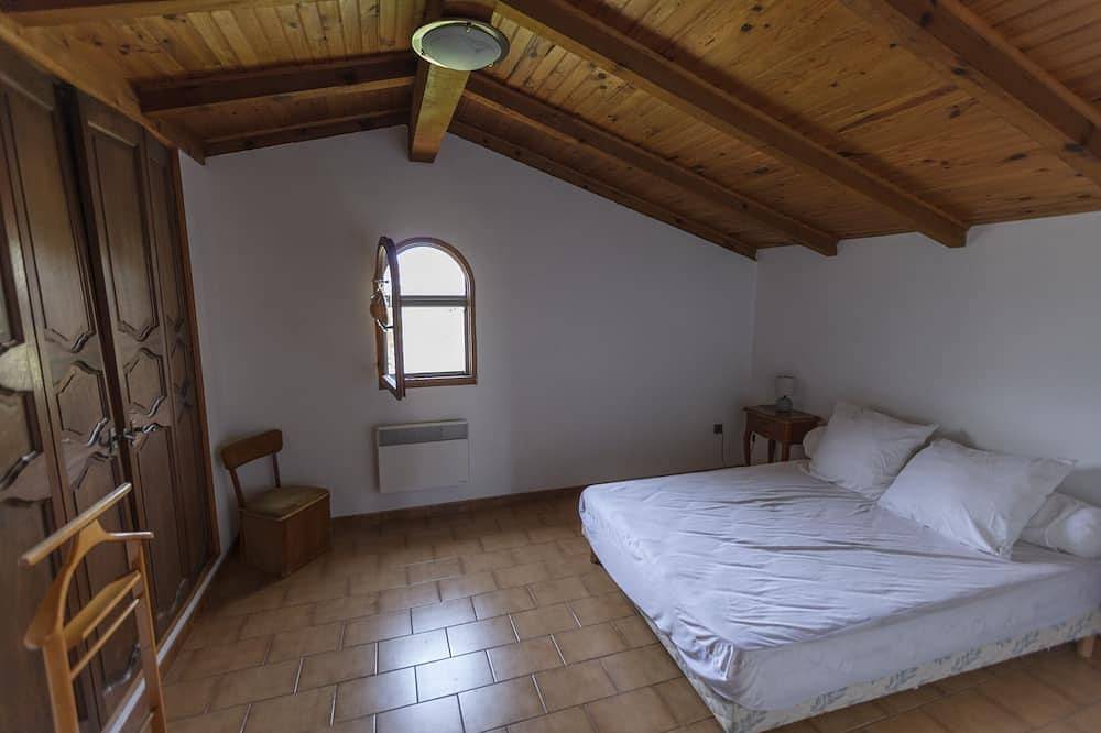 Casa Maredda with private pool and 6000m garden in Peri, Ajaccio und Umgebung