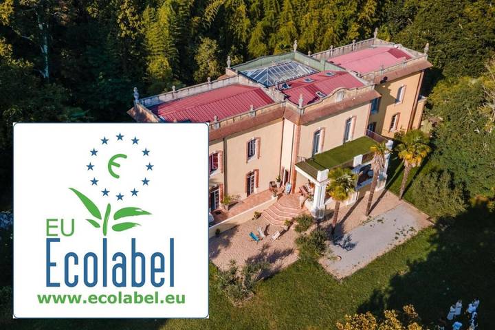 Gîte pour 15 personnes, avec sauna et piscine ainsi que jardin et vue, animaux acceptés à Saint-Laurent-de-Gosse