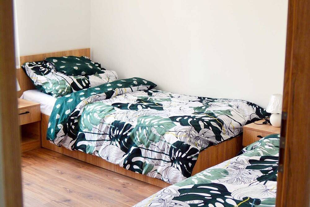 A Lizbett Cottage egy közel 100 éve épült vályogház in Ketschkemet, Kecskeméti járás