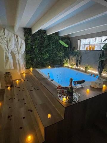 Gîte pour 4 personnes, avec terrasse et jacuzzi à Carrières-sur-Seine