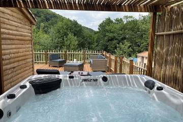 Maison de campagne pour 6 personnes, avec jardin et jacuzzi ainsi que terrasse et piscine à Chalabre