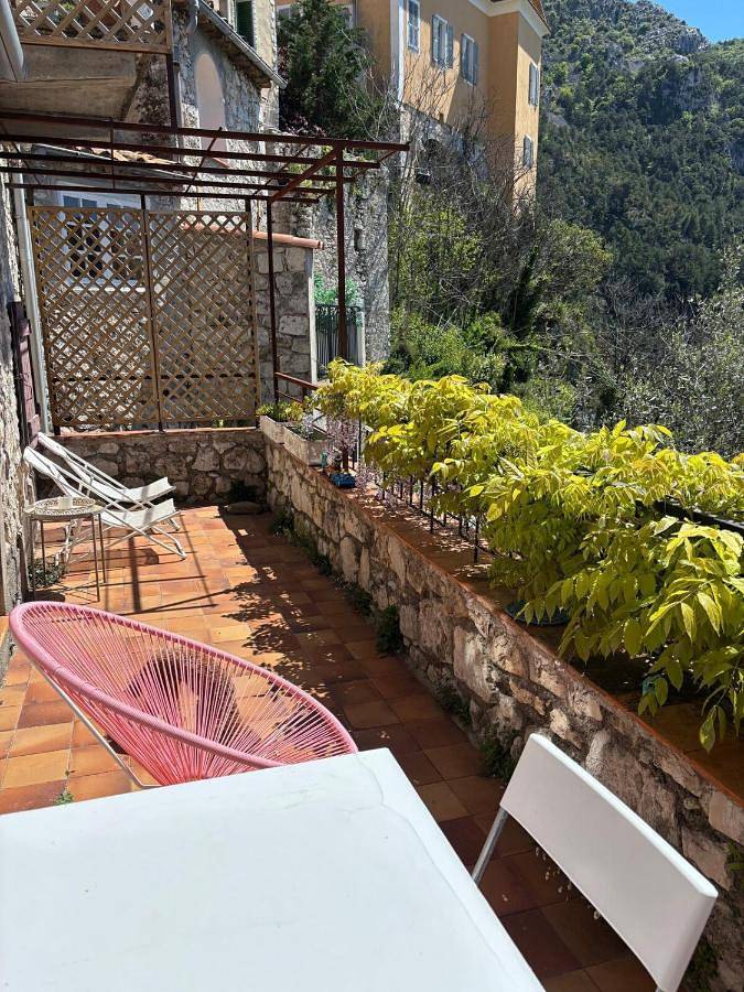Location de vacances pour 5 personnes, avec balcon et vue à Peille - 2