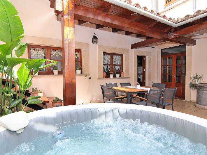 Casa de vacaciones para 5 personas, con terraza además de jardín y jacuzzi - 1