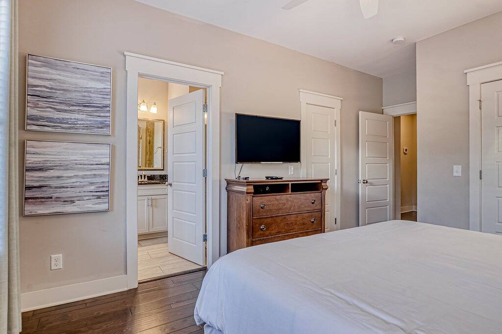 Newly Built Two-Story Townhouse w/Free Wifi, Washer/Dryer, and Central A/C in Savannah, Chatham County