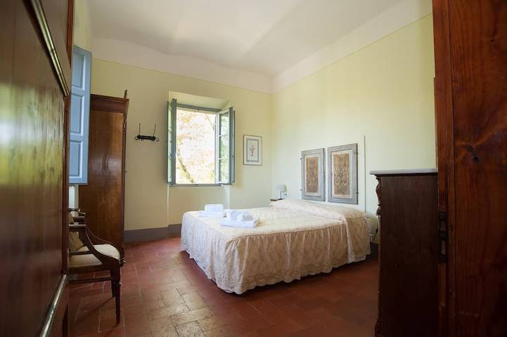 Villa with private pool, 7bedrooms, in Tuscan country between Cortona and Arezzo in Arezzo, Arezzo Province