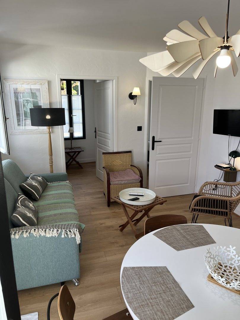 Appartement entier, Gite Chèvrefeuille gîte et accès patio-terrasse privé in La Flotte, Île de Ré