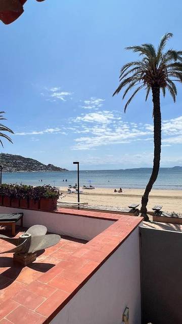 Chalet pour 8 personnes, avec jardin ainsi que vue et piscine à Roses