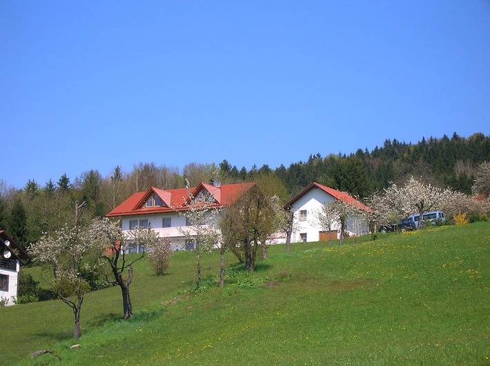 Ferienwohnung für 6 Personen, mit Balkon und Balkon/Terrasse sowie Terrasse und Garten in Lalling