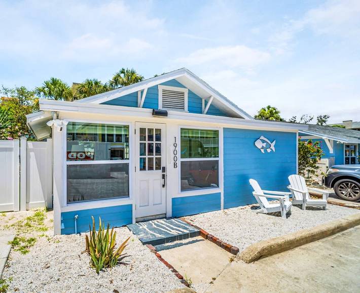 Vacation rental for 4 people, with yard and terrace, with pets in Indian Rocks Beach