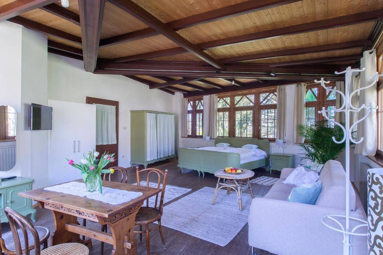 Schloss-Castel Pienzenau - Guestrooms & Apartments - B&B-Hotel & Restaurant in Meran, Sarntaler Alpen