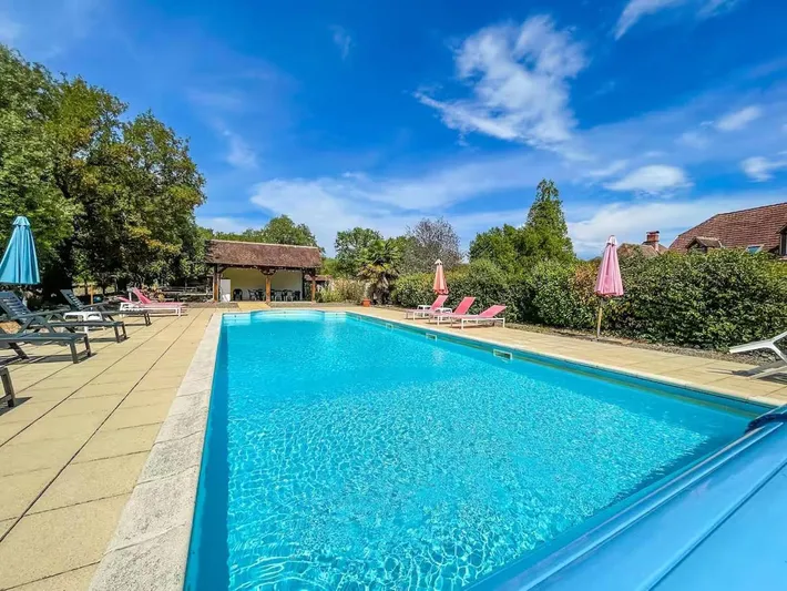 Casa de vacaciones para 15 personas, con jardín además de piscina y jacuzzi - 1