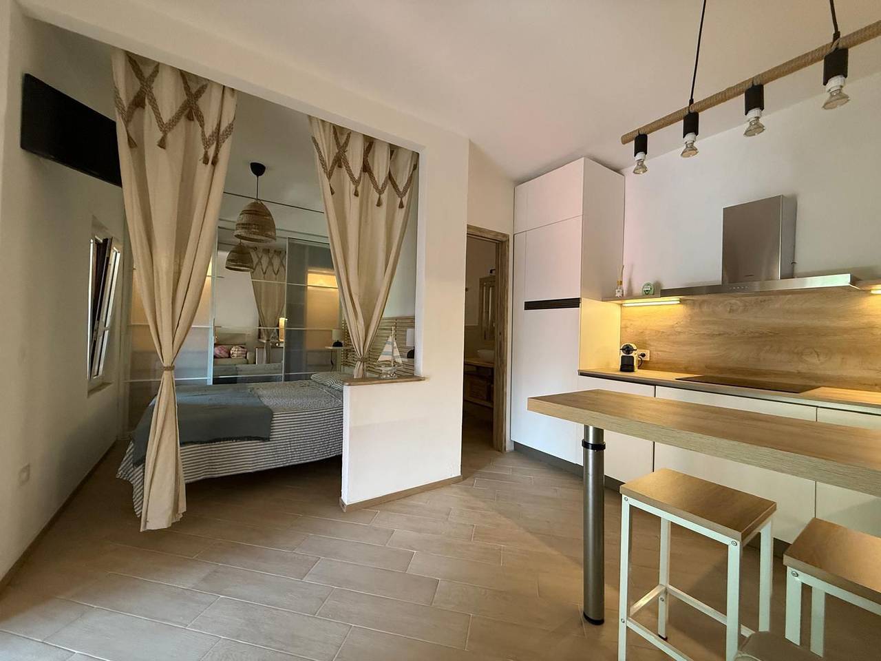 Casa Vacanze 'Le Vele' con Piscina Condominiale, Giardino Privato e Aria Condizionata in Porto Istana, Olbia-Tempio