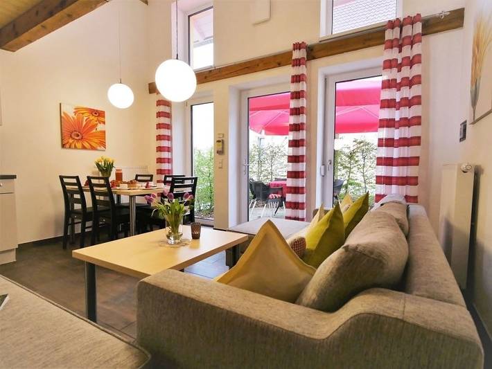 Ferienwohnung für 7 Personen, mit Garten und Terrasse, kinderfreundlich in Ochsenhausen