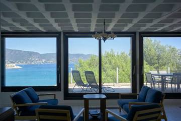 Appartement 'Accès Direct À La Mer' avec vue sur la mer, terrasse privée et Wi-Fi