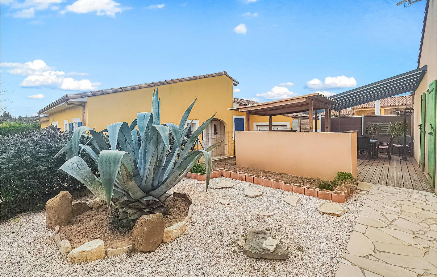 Appartement de 130 m² avec climatisation, piscine et jardin, à proximité du centre ville et de la rivière in Pouzols-Minervois, Côte méditerranéenne (France)