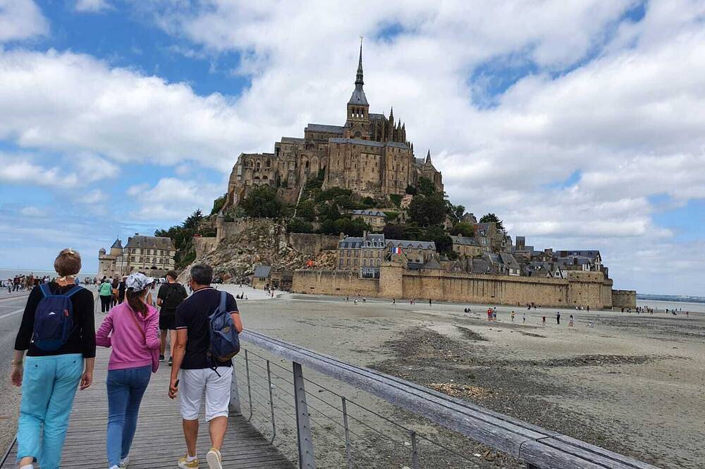 Appartement entier, Maison avec piscine.  Privee  Pour 4 personnes in Sains, Région de Saint-Malo