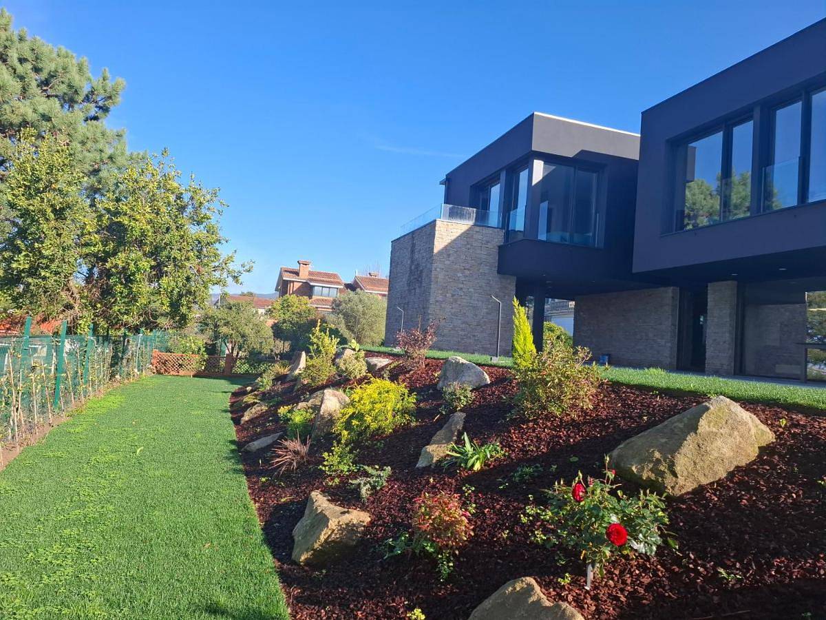 Five-Bedroom House in Praia América, Nigrán