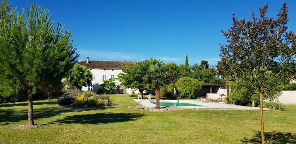 Location de vacances pour 16 personnes, avec Piscine à Saint-Palais-du-Né