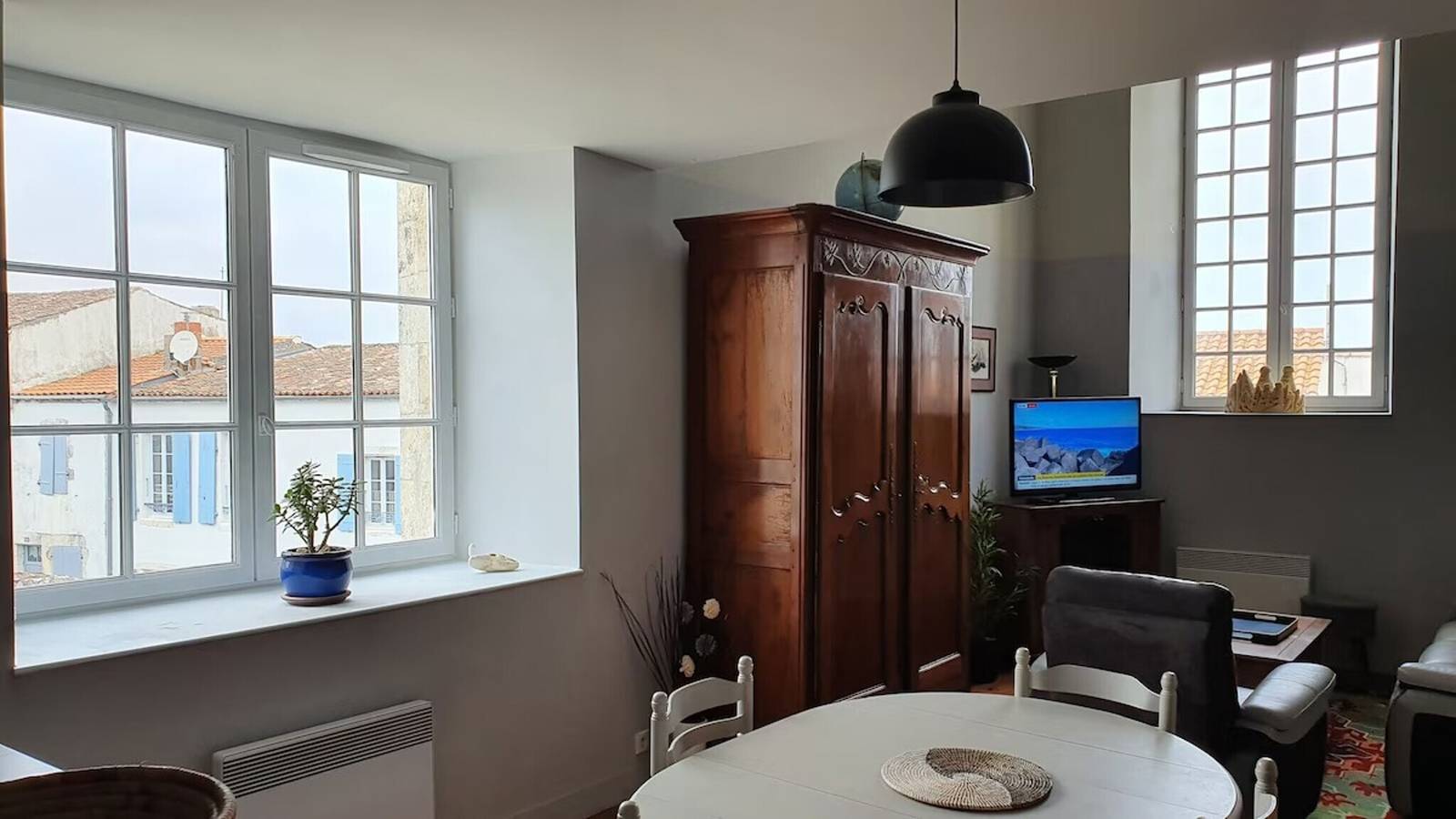 Appartement entier, Charmant Duplex de 105m² au cœur de la Citadelle Vauban - Plage, Marché et Vue sur Fort Boyard in Le Château-d'Oléron, Côte de Beauté