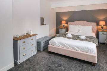 Log Cabin for 5 People in Matlock, Derbyshire, Photo 1