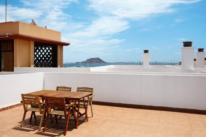 Entire apartment, Vacation Apartment 'Hubara Home' with Wi-Fi in Puerto de Corralejo, La Oliva