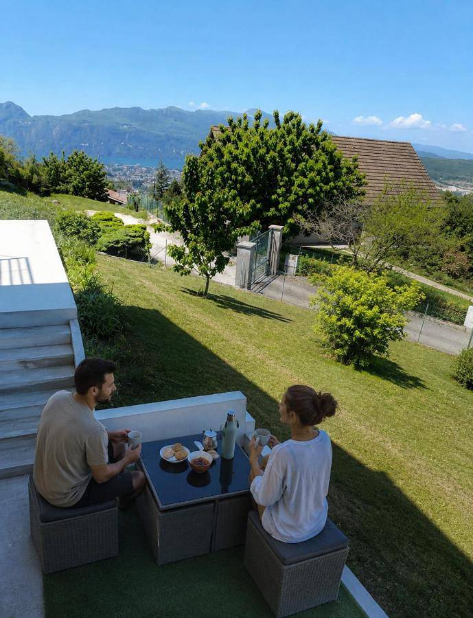 Gîte pour 4 personnes, avec vue ainsi que jardin et vue sur le lac à Pugny-Chatenod - 2