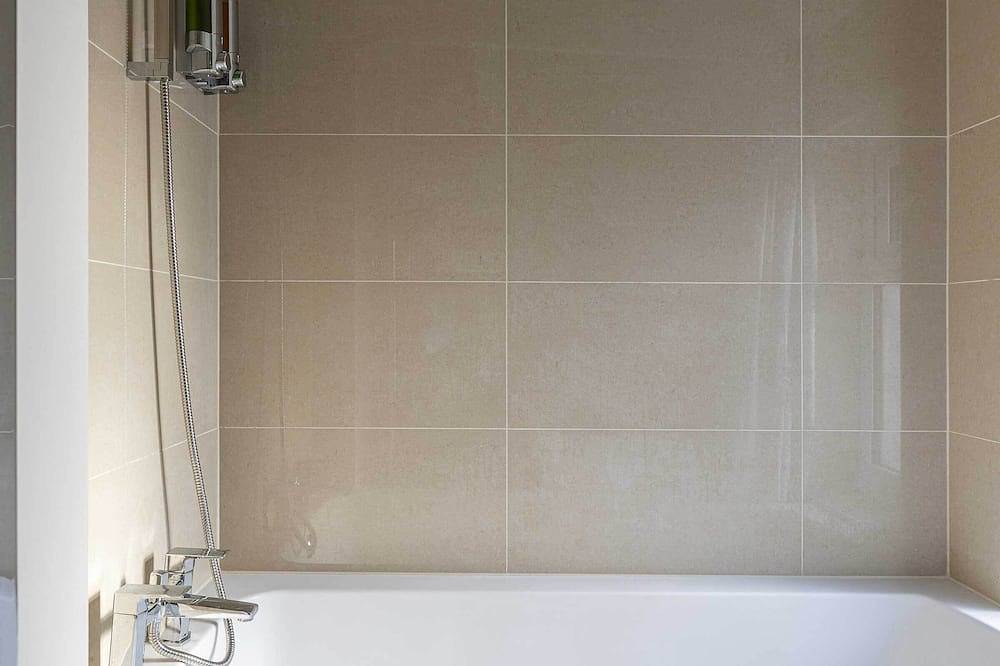 Apartamento entero, Beautifully presented 3 bedroom apartment,\nwalking distance to University,Tesco in Guildford, Surrey