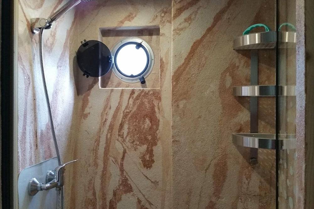 Traumhaus auf dem Wasser – Modernisiertes Hausboot 13 x 4 m in Pritzerbe, Havelsee