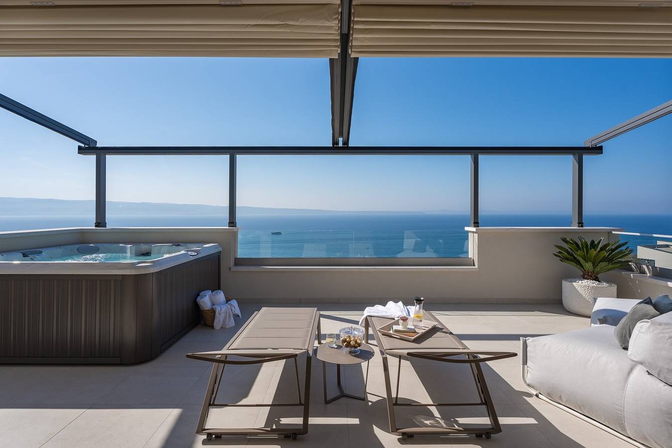 Luxuriöse 5-Schlafzimmer-Villa Princess Korina mit beheiztem Pool, Billardtisch, Sauna und Whirlpool in Podstrana, Split-Dalmatien