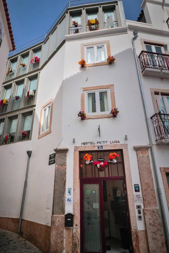 BnB für 9 Personen, mit Ausblick in Lissabon