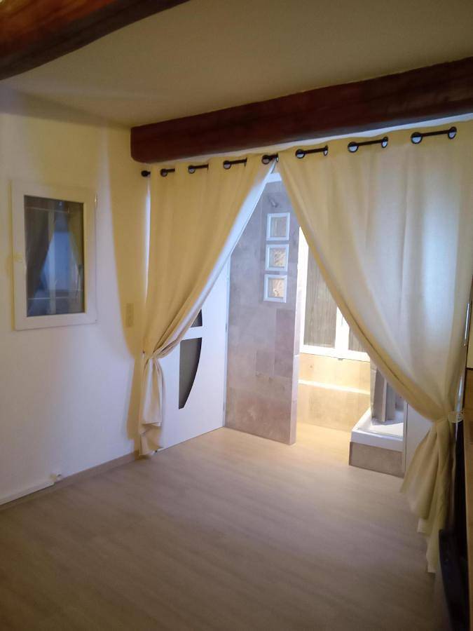 Appartement entier, Studio magnolia in Sainte-Anastasie-sur-Issole, Côte méditerranéenne (France)
