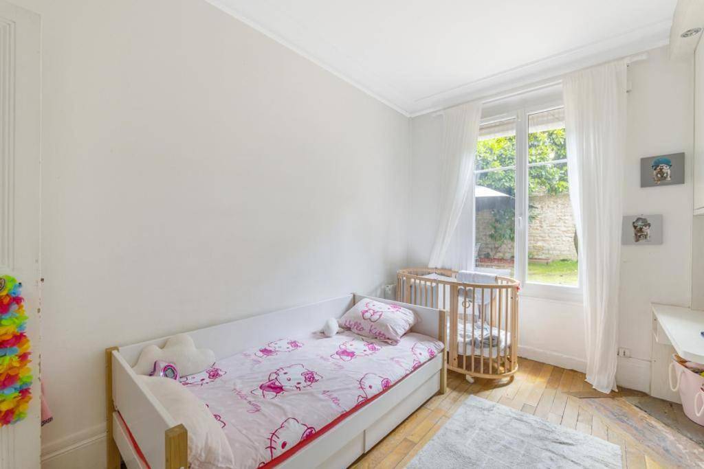 Appartement entier, New&Spacious flat with private garden in Saint-Mandé, Val-de-Marne
