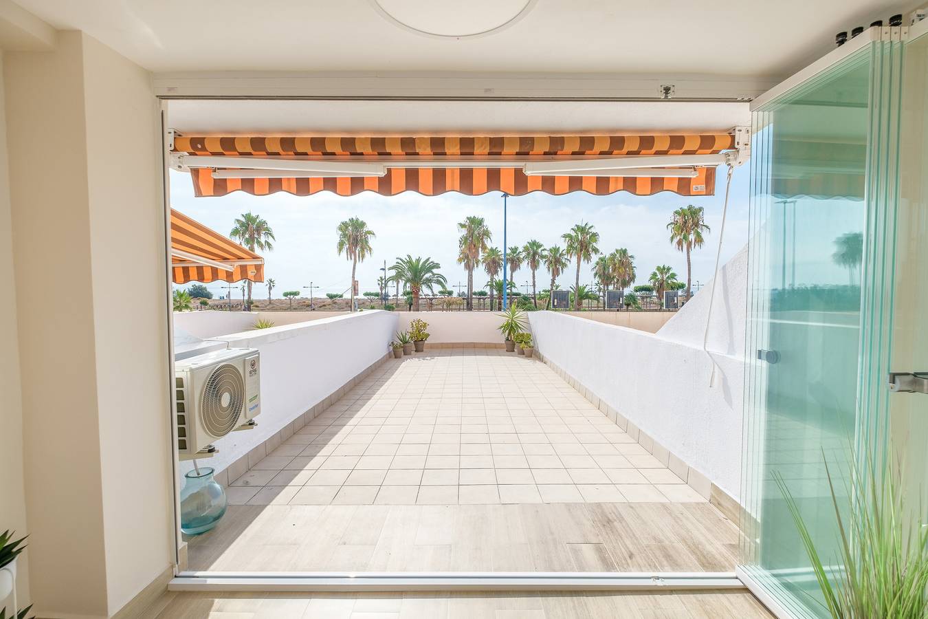 Estudio entero, Apartamento estudio 'Estudio En Peñíscola' con vistas al mar, piscina compartida y Wi-Fi in Peñíscola, Costa del Azahar