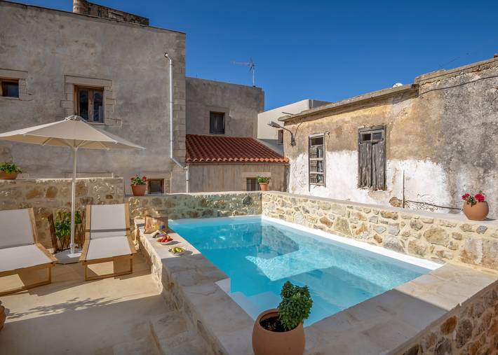 Ferienhaus für 8 Personen, mit Balkon und Terrasse sowie Garten in Rethymnon