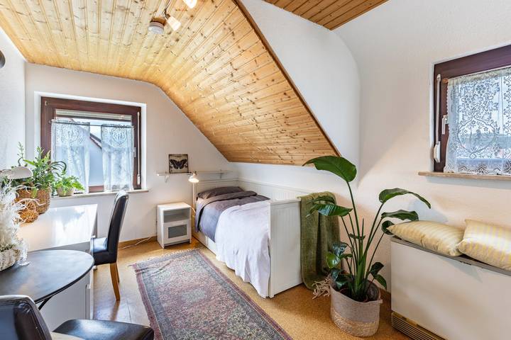Appartement entier, Appartement 'Kalkau' avec vue sur la montagne, jardin commun et Wi-Fi in Lichtenstein, Neckar-Alb