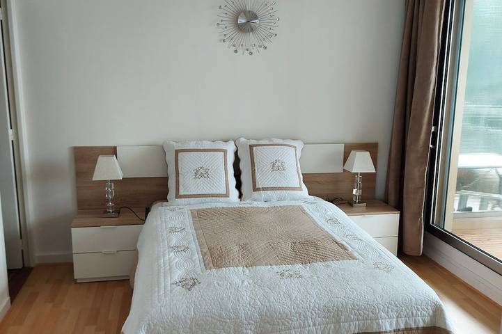 Appartement entier, Appartement avec terrasse face au lac in Évian-les-Bains, Région de Thonon-les-Bains