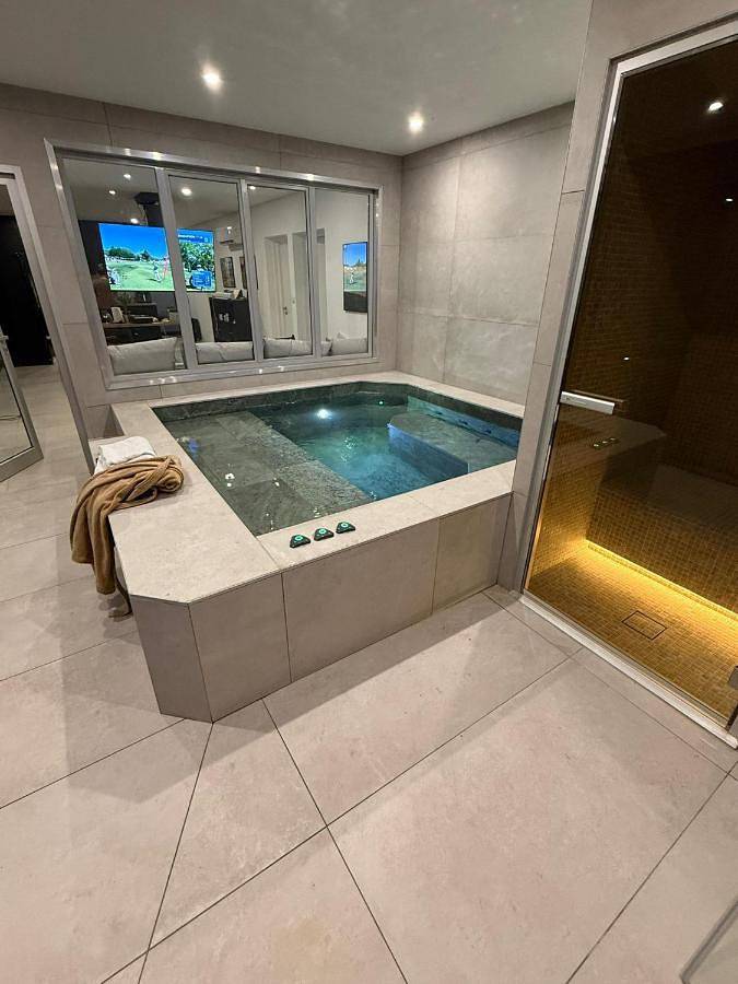 Maison d’hôte pour 2 personnes, avec jacuzzi et piscine ainsi que sauna et jardin, animaux acceptés à Vielle-Saint-Girons