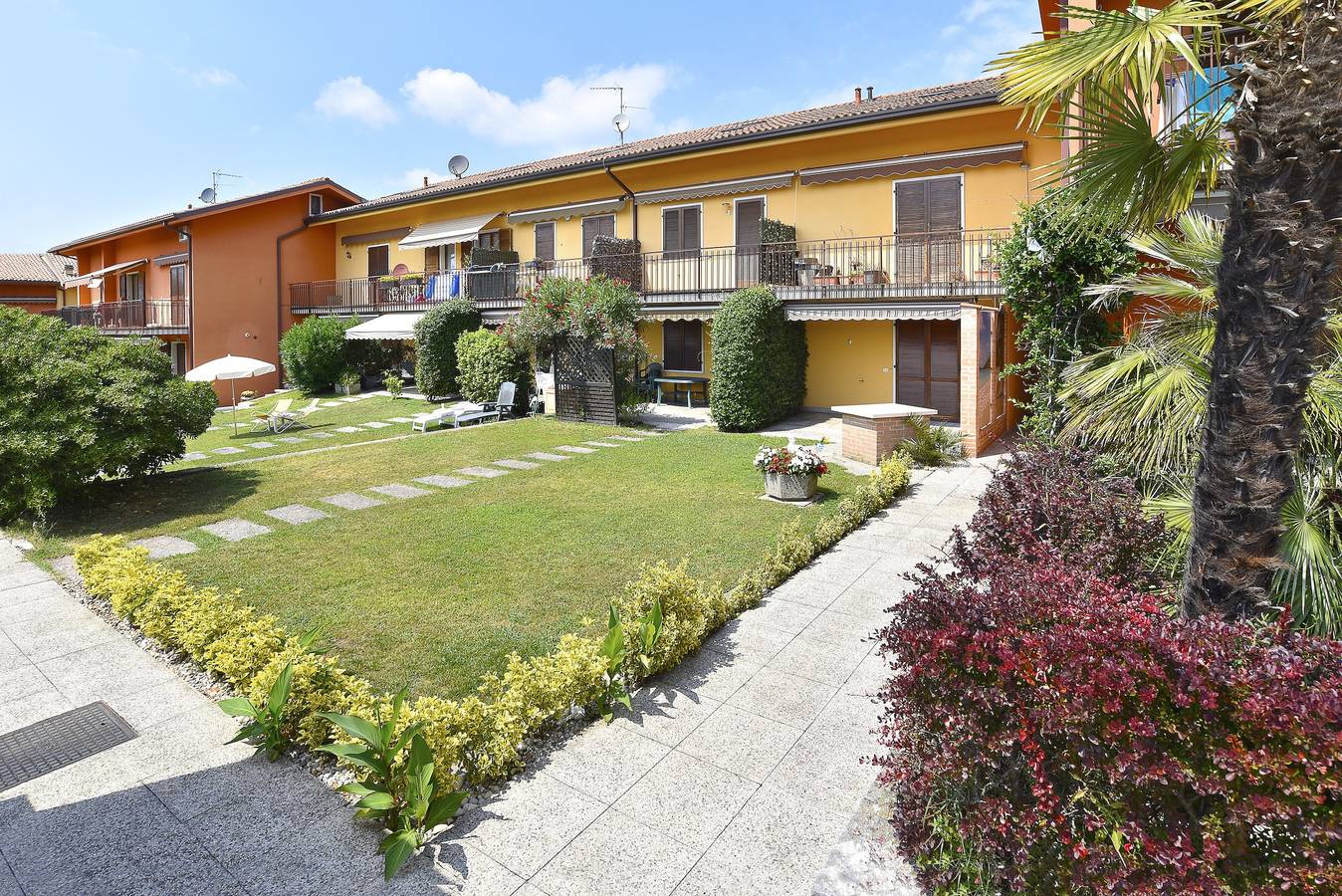 Appartamento intero, Appartamento di vacanza "Dei Salici" con giardino, piscina, aria condizionata e Wifi in Lazise, Prealpi Gardesane