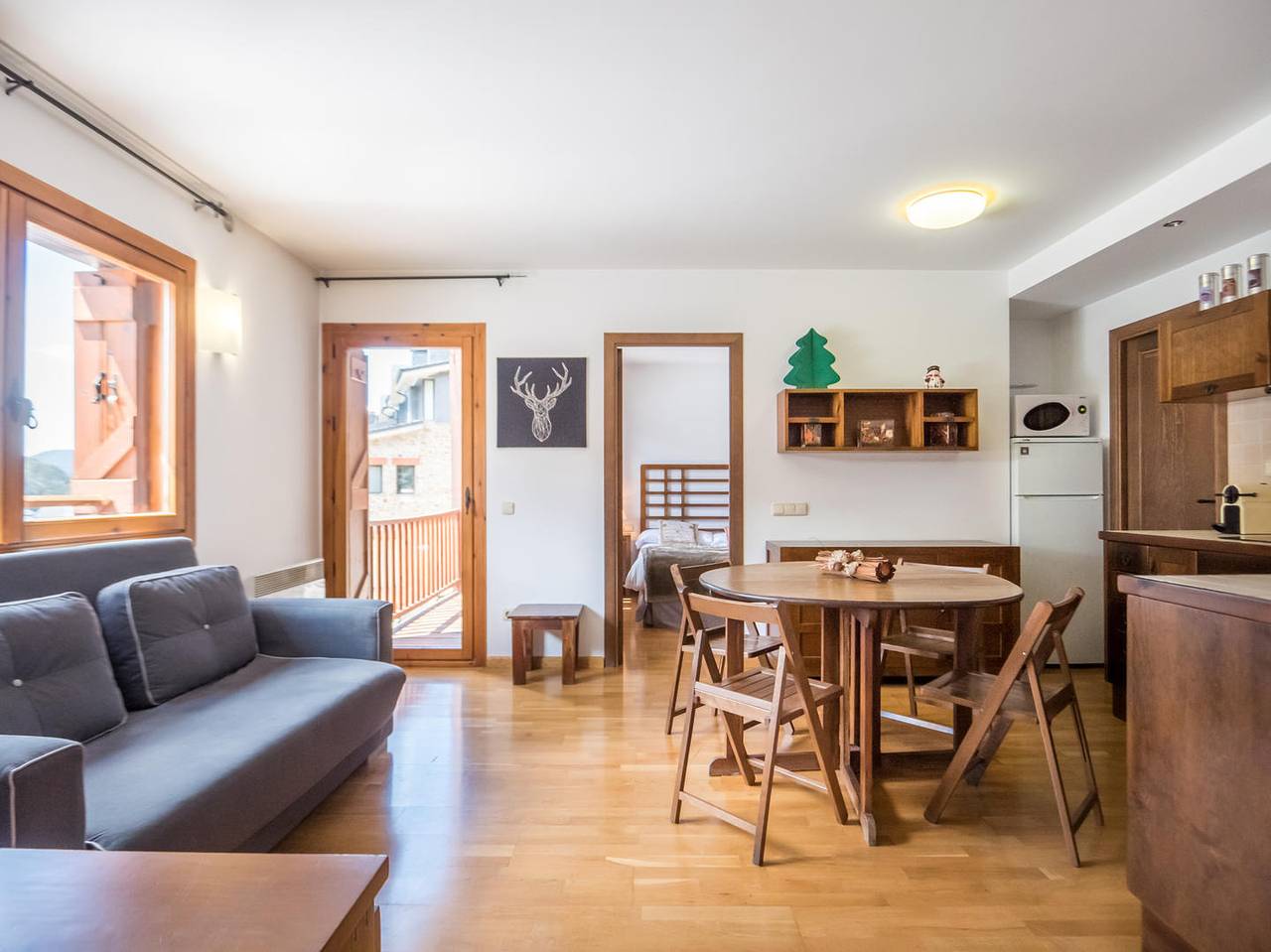 Entire apartment, 2 bedroom apartment with balcony and 2 bath.El Tarter. Esq51 in El Tarter, Grandvalira