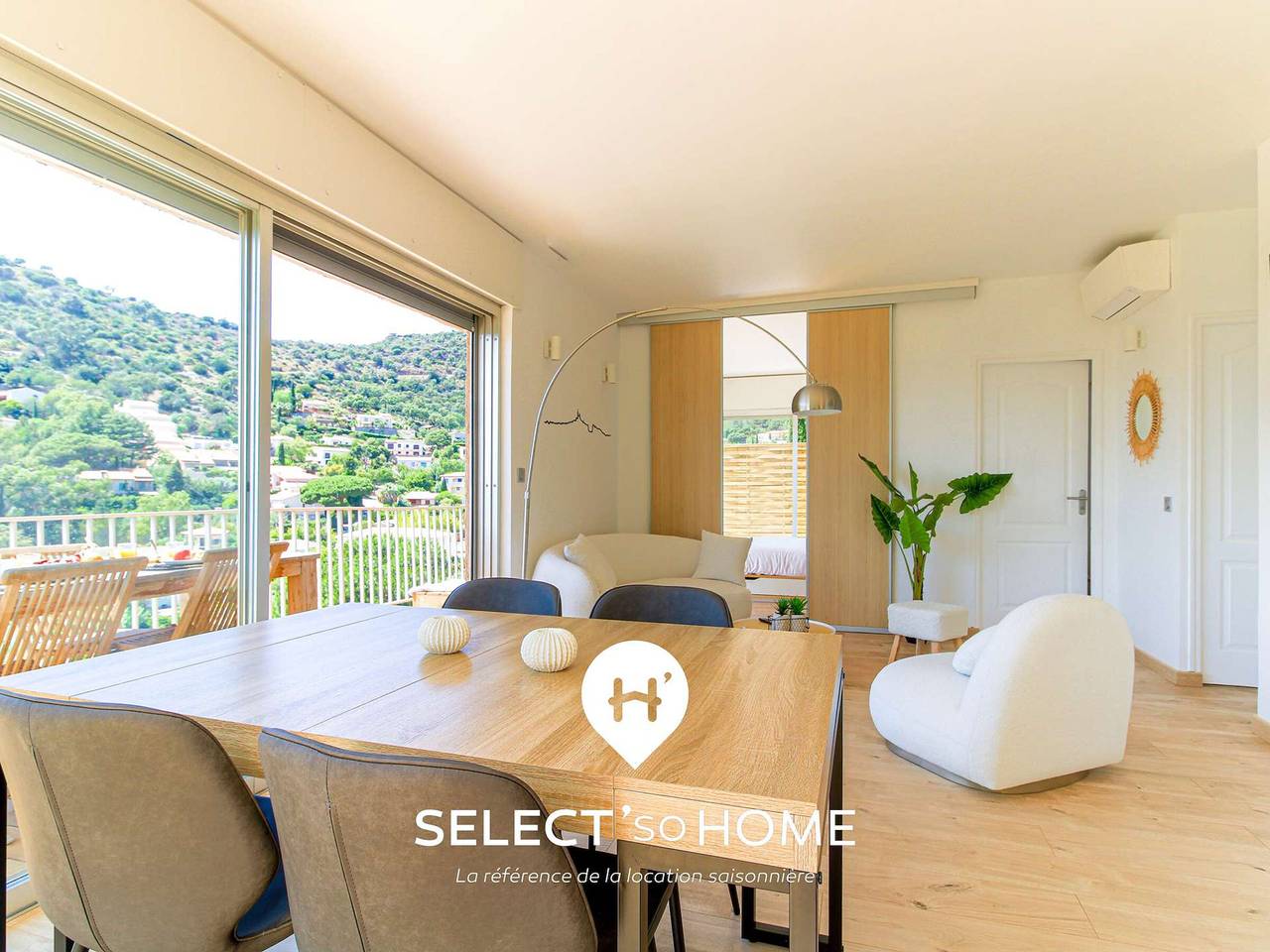 Appartement entier, Appartement lumineux avec grande terrasse, vue mer, au Lavandou in Le Lavandou, Parc national de Port-Cros