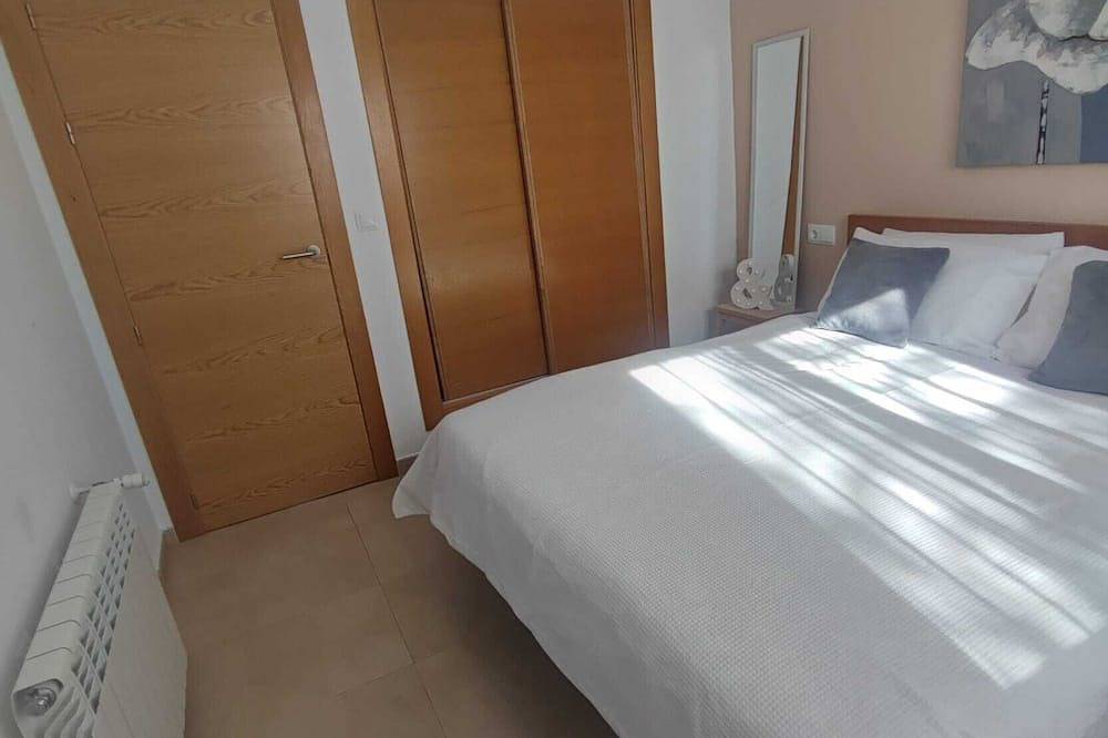 Entire apartment, Ground Floor Apartment with Terrace and Garden facing a huge Swimming Pool in Golf Resorts Murcia, Murcia