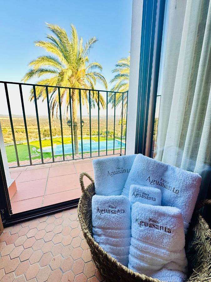 Chalet para 16 personas, con vistas y terraza además de piscina y jardín en Provincia de Badajoz - 4