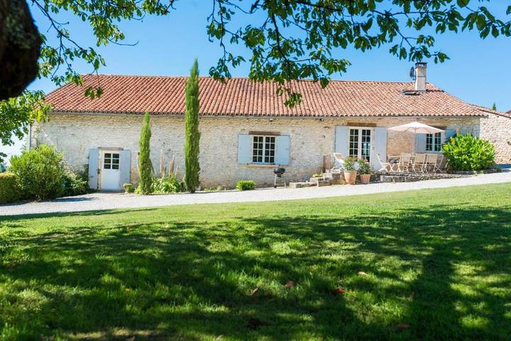 Location de vacances pour 9 personnes, avec vue ainsi que piscine et jardin, animaux acceptés à Saint-Pierre-de-Côle - 3