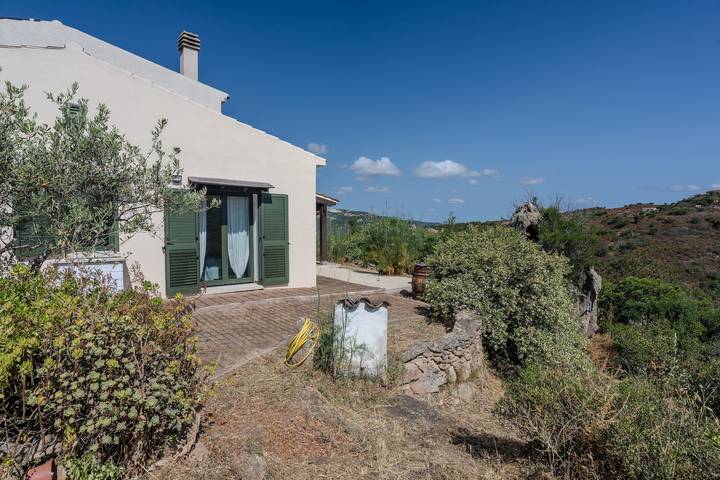 Casa vacanze "Maya" con vista sulle colline, terrazza privata e Wi-Fi in Olbia, Gallura
