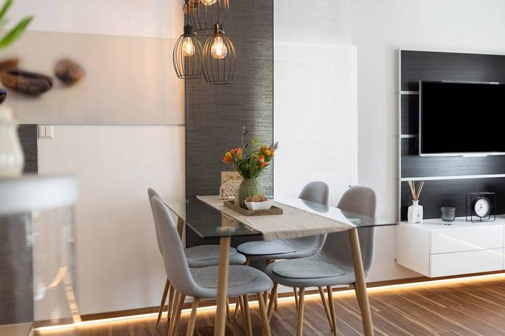 Entire apartment, Apartment 'Ferienwohnung Mittenglück' with Shared Garden, Balcony and Wi-Fi in Lenningen, Albsteig Stage 9